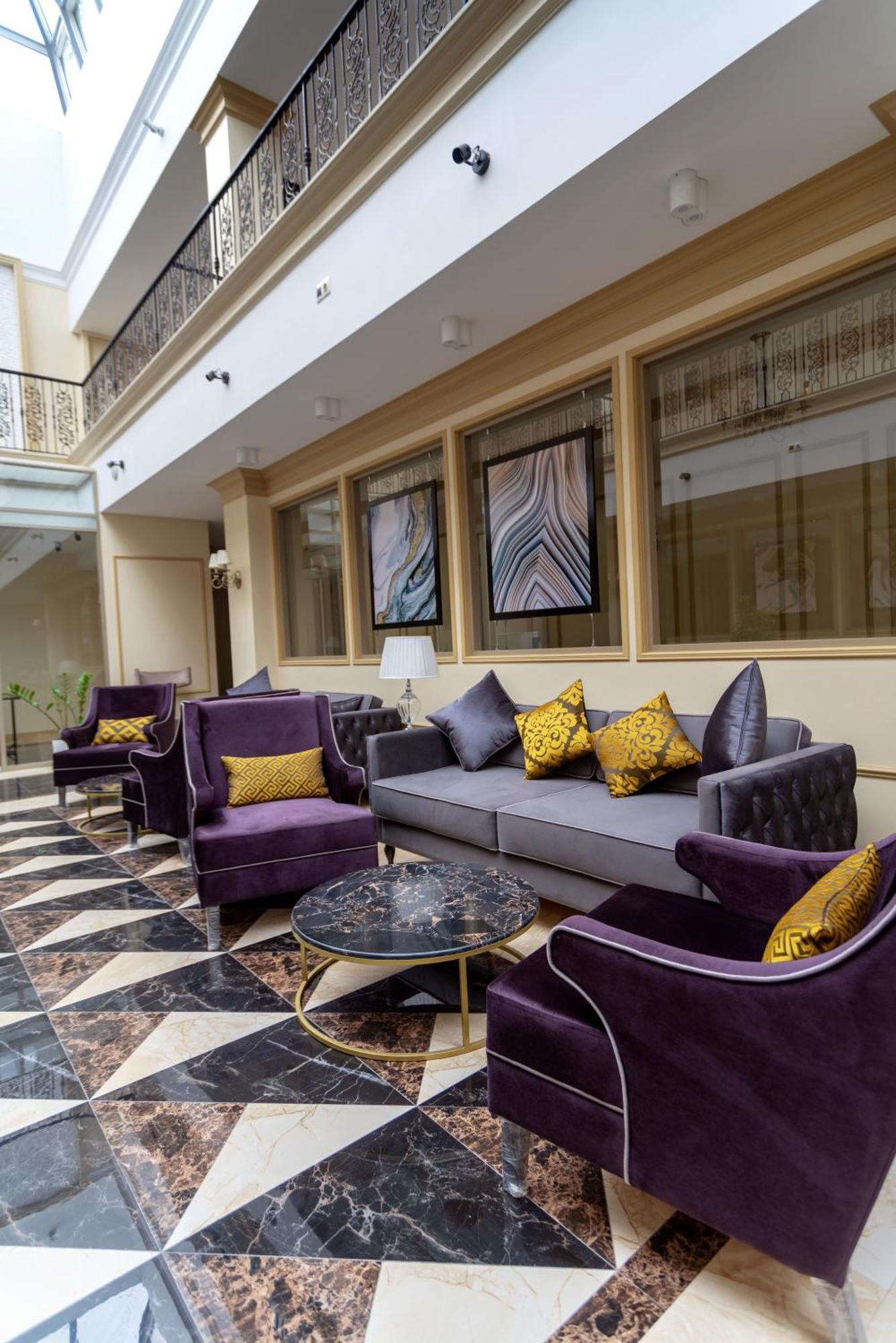 Royal Bv Hotel Öskemen Bagian luar foto