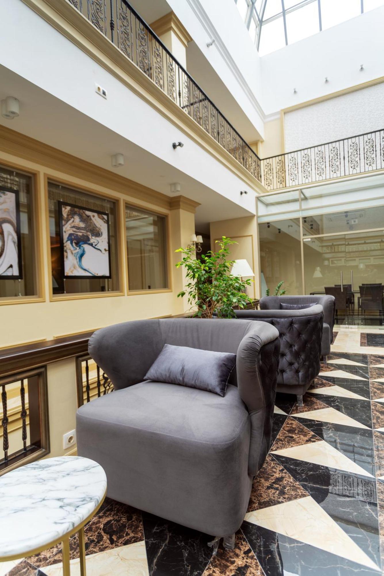 Royal Bv Hotel Öskemen Bagian luar foto