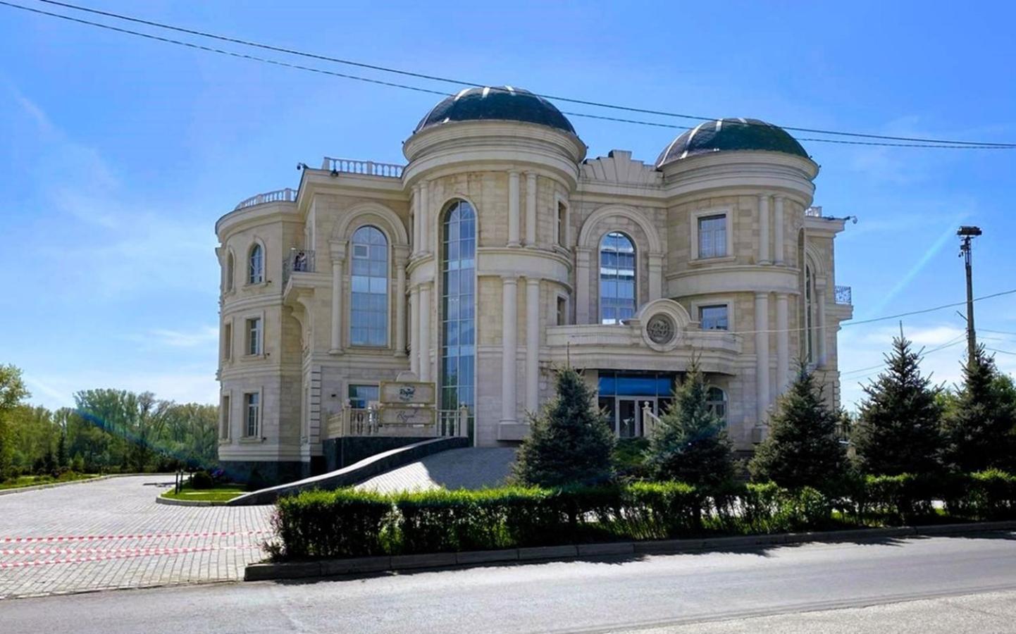 Royal Bv Hotel Öskemen Bagian luar foto