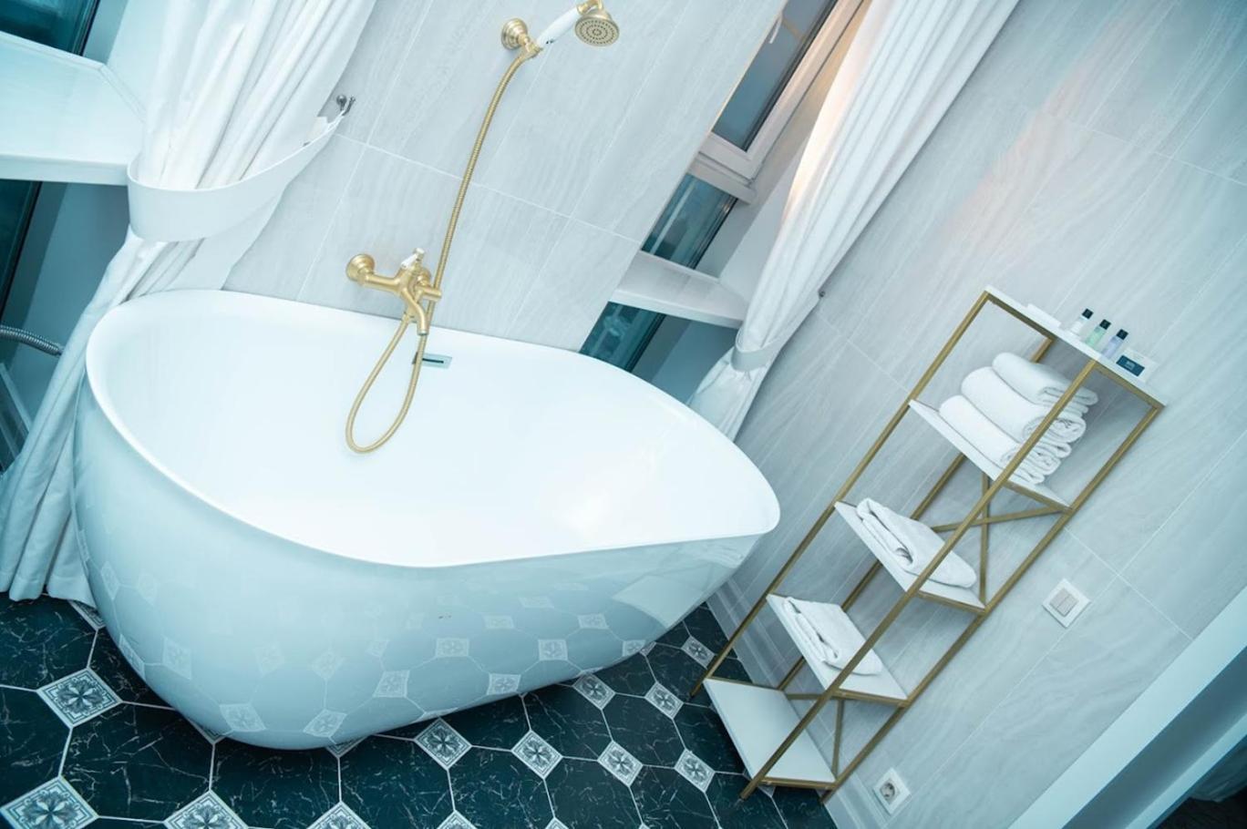 Royal Bv Hotel Öskemen Bagian luar foto