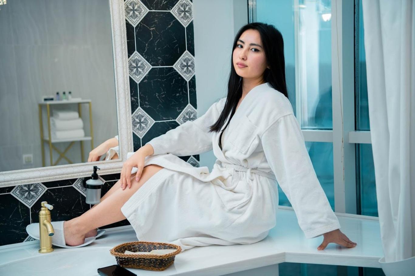Royal Bv Hotel Öskemen Bagian luar foto