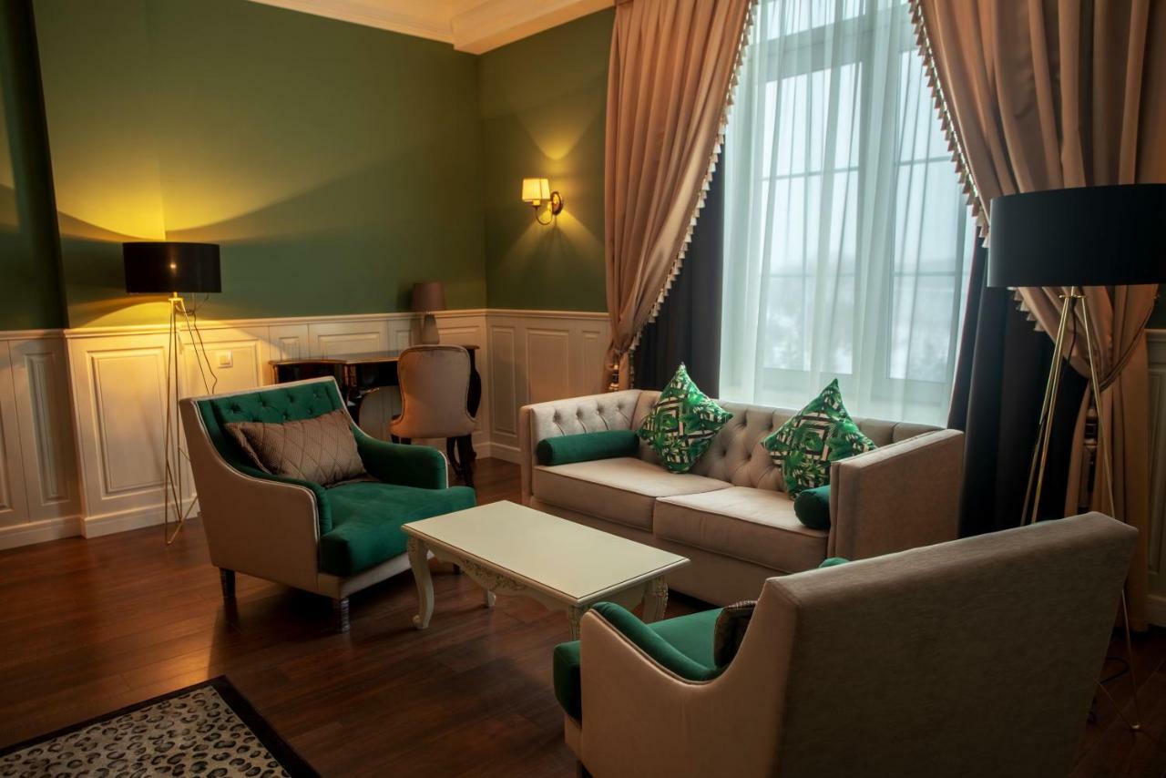 Royal Bv Hotel Öskemen Bagian luar foto